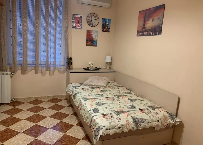 Fantastic 2 Bedroom - Top Center