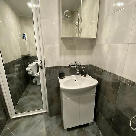 Fantastic 2 Bedroom - Top Center