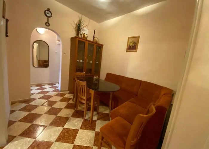 Fantastic 2 Bedroom - Top Center * Sofia