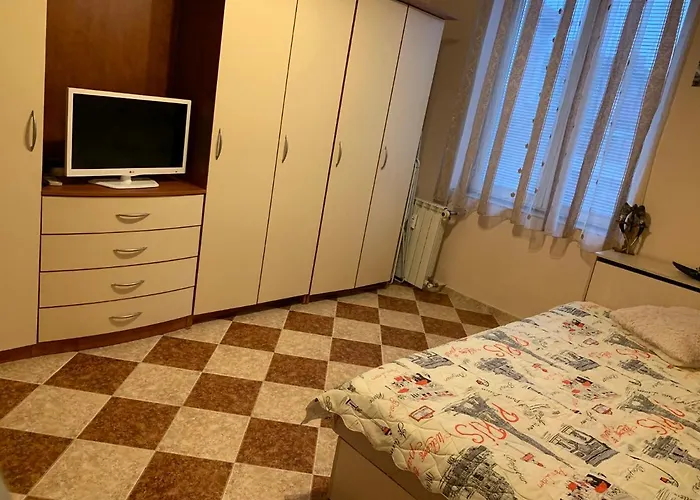 Apartment Fantastic 2 Bedroom - Top Center *