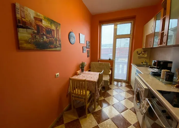 Fantastic 2 Bedroom - Top Center